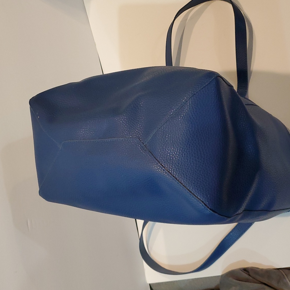 Reversible Blue Tote Bag Pebbled Faux Leather Dark & Light Blue Magnetic Closure - Picture 9 of 12